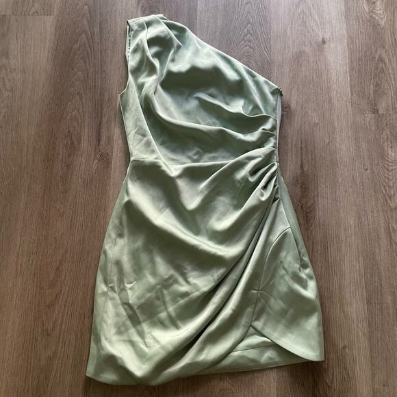 elliatt adelite sage green one shoulder fold over ruched waist mini dress small - Picture 2 of 9